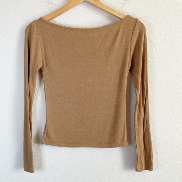 A Room In The Mood Camel Brown Long Sleeve Soft Scoop Neck Shirt size Small - Picture 3 of 7